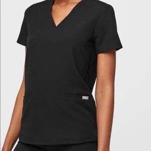 FIGS Casama Three-Pocket Scrub Top Technical Collection V Neck in Black Size M